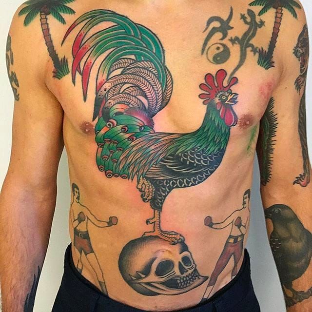Tatuaje de coxis atrevido y vibrante de Filip Henningsson.  #FilipHenningsson #RedDragonTattoo #traditionaltattoo #fat tattoos #cock #c skull