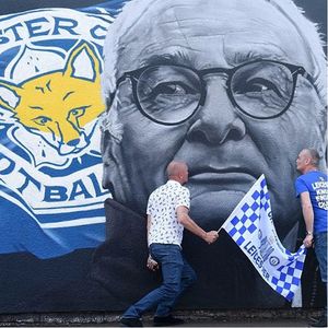 Fans are KISSING the Ranieri mural! #Football #love