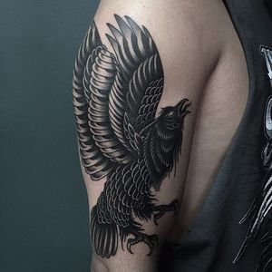 Raven Tattoo by Jay Breen #raven #bird #raventattoo #traditional #traditionaltattoo #oldschool #classictattoos #traditionalartist #JayBreen