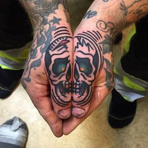 Thumb Skull Tattoo by Matt Andersson #skull #thumb #traditional #traditionalartist #oldschool #classic #boldwillhold #MattAndersson