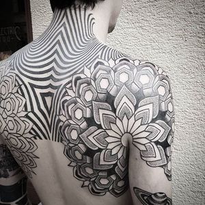 Tattoo by Manuel Zellkern #geometric #geometrictattoo #geometrictattoos #blackwork #blackworktattoo #dotwork #dotworktattoo #pattern #patterntattoo #ManuelZellkern
