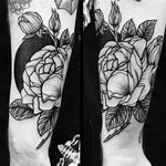 Blackwork rose tattoo by Casper Mugridge. #CasperMugridge #blackwork #rose #flower #floral #negativespace