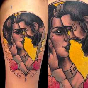 A beautiful tattoo of an incoming kiss. Awesome work by Giulia Bongiovanni. #giuliabongiovanni #neotraditional #coloredtattoo #kiss #NeoTraditionalPortrait