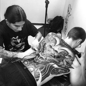 Javier Obregon making a machine out of a man (IG—javiertattoo). #androids #biomechanical #cyborgs #JavierObregon #largescale #robots #sleeves
