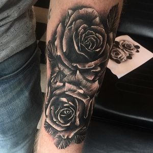 Black and grey realistic roses by Chloe Aspey. #blackandgrey #realism #flower #rose #ChloeAspey #realistic