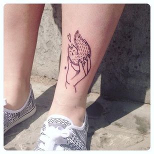 Lindo tatuaje de Lia November #LiaNovember #ilustrativo #minimalista #pequeño #linework