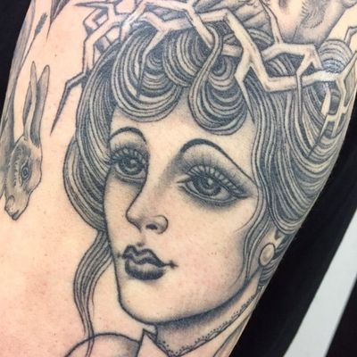 Lady head tattoo by Sarah Schor #SarahSchor #ladyheadtattoo #blackandgrey #oldschool #traditional #crownofthorns #lady #portrait #eyes #pearls #hair #thorns #crown #rabbit #tattoooftheday
