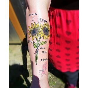 A simple font off-set by some pretty sunflowers. Tattoo by Leah Greenwood. #sunflower #flower #quote #newotraditional #LeahGreenwood