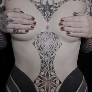 Unbelievable blackwork bodysuit by Kenji Alucky (IG—black_ink_power). #blackwork #bodysuit #geometric #KenjiAlucky #mandalas #ornate