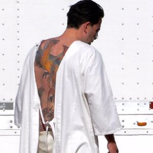 Ben Affleck's back tattoo apparently isn't real. #BenAffleck #Celebrities