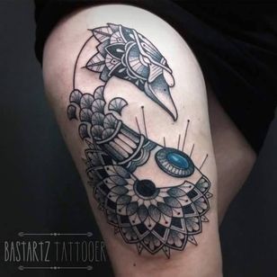 Tatuaje de cisne por Bastartz #Bastartz #blackwork #geometric #mandala #swan #jewel