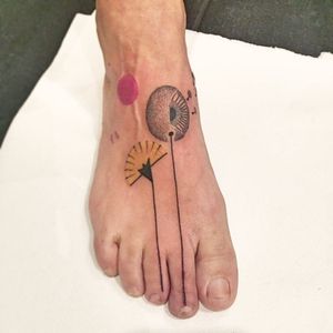 Dandelion tattoo by Sydney Mahy #Syydlekid #SydneyMahy #graphic #cubist #dandelion