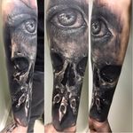 Rad tattoo by Sandry Riffard #SandryRiffard #blackandgrey #realism #realistic #skull #eye