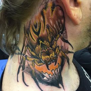 Tatuaje de araña por Emmanuel Mendoza
