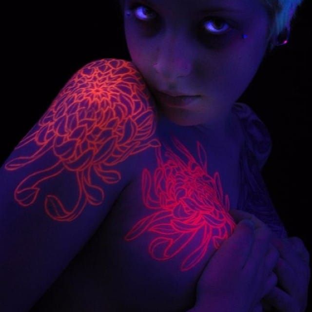 30 GlowInTheDark Tattoos Thatll Make You Turn Out The Lights   Tatuagem brilho Tatuagem escura Tatuagem luz