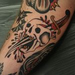Skull Dagger Tattoo by Jesper Jørgensen #skulldagger #skull #traditional #traditionaltattoo #oldschool #oldschooltattoo #darkart #darktraditional #JesperJorgensen