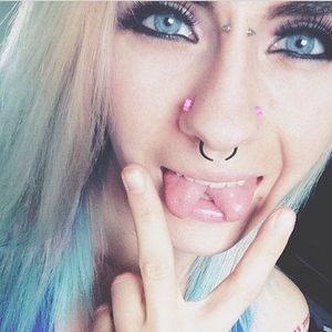 The facial piercings and split tongue of @kassiemodified. #bodymods #splittongue #bodymodification #bodypiercing #kassiemodified