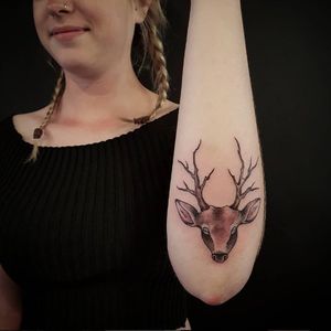 Bold lines in this deer tattoo by Drag On #drag_on #dragtattoo #newyork #west4tattoo #deer #deertattoo