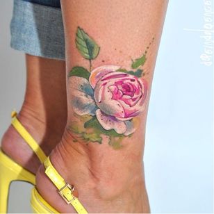 Tatuaje de acuarela de Aleksandra Katsan #AleksandraKatsan #watercolor #watercolor #flower