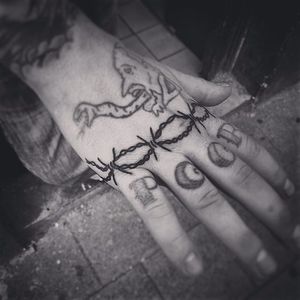Barbed wire knuckle tattoo by mxw. #blackwork #mxm #barbedwire #knuckle