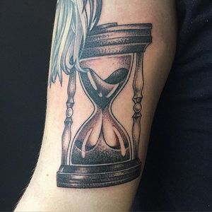 Blackwork Hourglass Tattoo by Jody Musso  #BlackworkHourglass #Hourglass #HourglassTattoo #HourglassTattos #TraditionalTattoos #BlackworkTattoos #Blackwork #JodyMusso