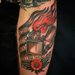 Lighter Tattoo por Tobias Debruyn