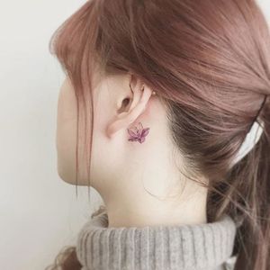 Floral behind-the-ear tattoo by Tattooist Flower. #TattooistFlower #flower #floral #microtattoo #fineline #subtle #micro #tiny #feminine #girly #behindtheear #trend #southkorean