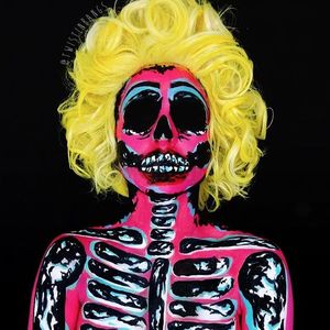 Marilyn? That you? via IG—twistinbangs #twistinbangs #coriewillet #bodypaint #halloween #bodyart #ARTSHARE #sfxmakeup #makeupartist #marilyn #marilynmonroe #scary #skeleton