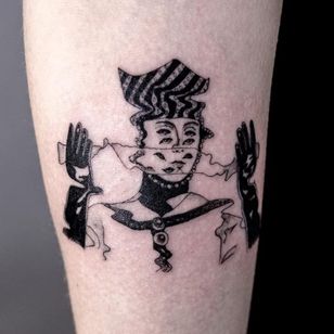 Tatuaje El color de las granadas de Julian Llouve.  #JulianLlouve #linework #portrait #blackandgrey #filmtattoos #film #movietattoo #thecolorofgranategranates #surrealistisk