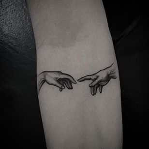 Tatuaje Blackwork de Felipe Kross.  #FelipeKross #blackwork #dotwork #creación #mano