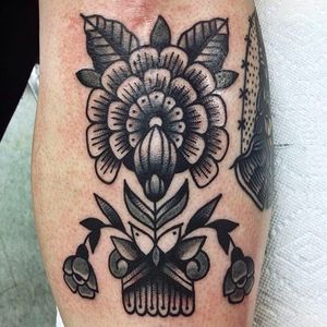 Clean work on this floral tattoo. Really solid work by Nate Kemr. #NateKemr #floral