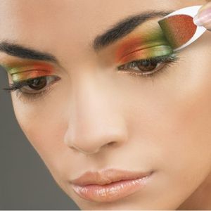 Beautiful Sunset colors in this Temporary Eyeshadow Tattoo #Temporary #Eyeshadow #Eyemakeup #EyeshadowTattoo #Makeup #Makeupart