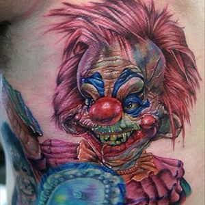 A killer clown from outer space by Cecil Porter (IG—cecilporterstudios). #CecilPorter #color #KillerKlownsfromOuterSpace #realism #portraiture