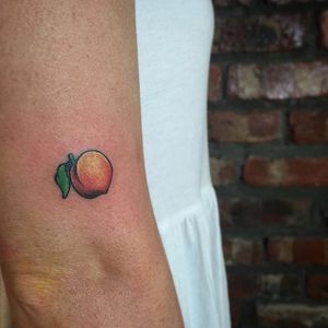 Miniature peach tattoo by Mr B Cheeks. #tiny #miniature #traditional #fruit #peach #MrBCheeks