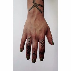 Finger tattoos by Victor J. Webster. #VictorJWebster #blackwork #ornate #ornamental #tribal #handpiece
