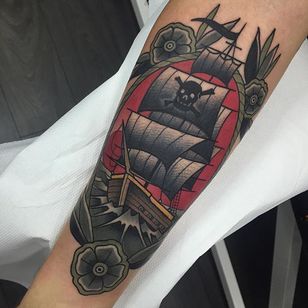 Tatuaje Neo Tradicional por Rodrigo Kalaka #NeoTraditional #NeoTraditionalTattoos #NeoTraditionalTattooing #NeoTraditionalArtists #BestArtists #RodrigoKalaka #ship #piratship