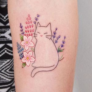 Minimalist cat and flowers tattoo by Jessica Channer. #minimalist #linework #cat #illustration #flowers #JessicaChanner