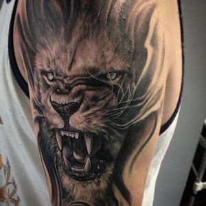 Roaring lion tattoo by Lee Sheehan. #blackandgrey #realism #lion #bigcat #LeeSheehan
