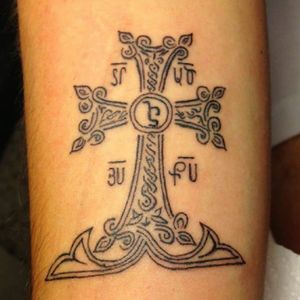 Though the ancient designs are typically scrimshaw in their appearance, it does not mean they can't be quite elaborate. #Christian #Coptic #cross #ornate  #RazzoukTattoo #WassimRazzouk #woodenblock