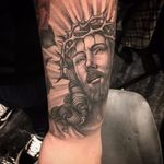 The glory of Jesus by Tim Hendricks #TimHendricks #blackandgrey #newtraditional #realistic #Jesus #religious #Christian #thorns #crown #portrait #tattoooftheday