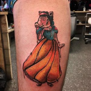 Snow White tattoo by bodinester on Instagram. #snowwhite #disney #disneyprincess #princess #fairytale #streetart #pighead