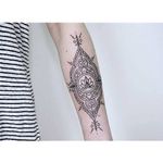 Mehndi inspired tattoo by Zelina Reissinger #ZelinaReissinger #linework #minimalistic #small #blackwork #btattooing #blckwrk #ornamental #mehndi