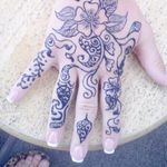 You can replace the brown henna for the darker color of Jagua in traditional mehndi designs #jagua #amazon #natural #temporarytattoo #huito #mehnditattoo