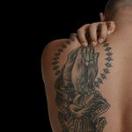Zacariah Bass' tattoo to commemorate fallen comrades #warink #exhibition #war #veteran #veterans #army #usarmy #soldier #inmemoryof #memory #commemorativettattoo #arbitusoblitus #inhonorof