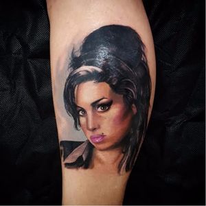 A saudosa Amy Winehouse! #amyWinehouse #cantora #singer #musica #RafinhaArt #realismo #realismocolorido #inkTeam #ElectricInk #talentonacional #brasil #brazil #portugues #portuguese