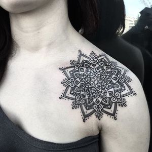 Mandala shoulder tattoo by Whitney Havok. #blackwork #linework #mandala #WhitneyHavok