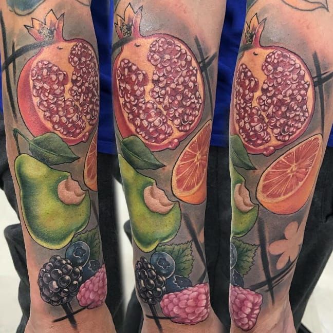 Tatuaje de frutas de Trix Tattoo #trix # pera # baya # granada # naranja # fruta