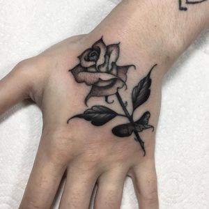 Rose hand tattoo by Gabriele Cardosi #GabrieleCardosi #rosetattoos #blackandgrey #traditional #oldschool #rose #flower #floral #leaves #nature #plant #tattoooftheday