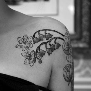 Front of the blackwork floral piece by Elisabet Waris. #blackwork #linework #ElisabetWaris #flowers #floral
