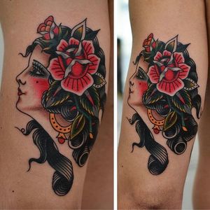 A gorgeous lady head with a rose in her hair by Florian Santus (IG—floriansantus). #FlorianSantus #ladyheads #roses #traditional